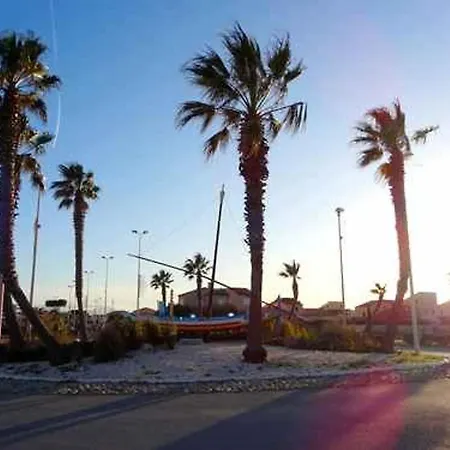 T3 Avec Terrasse, Ascenseur Et Parking Au Barcares Pres De La - Fr-1-782-13 *